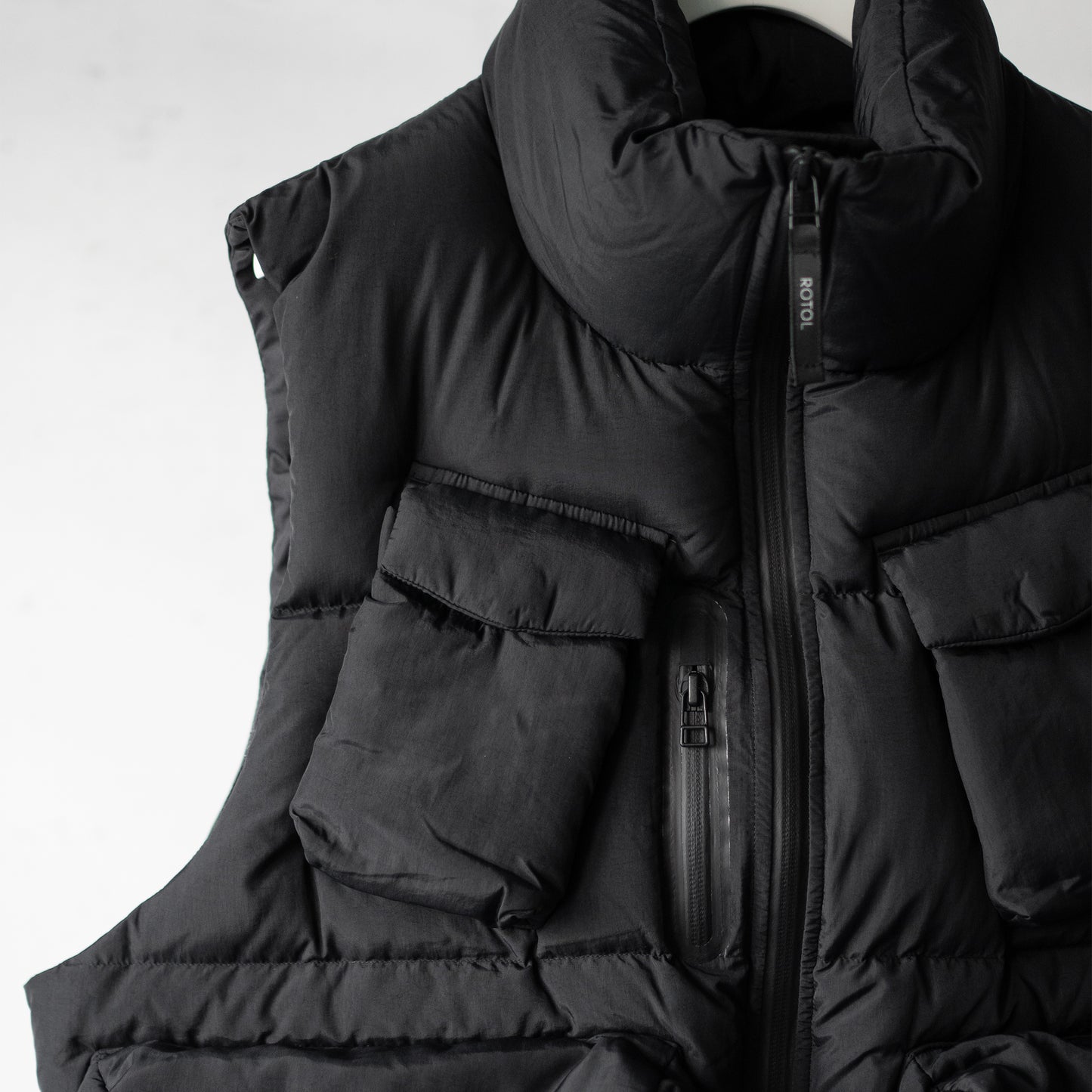 ROTOL/ CURVY DOWN VEST "BLACK"