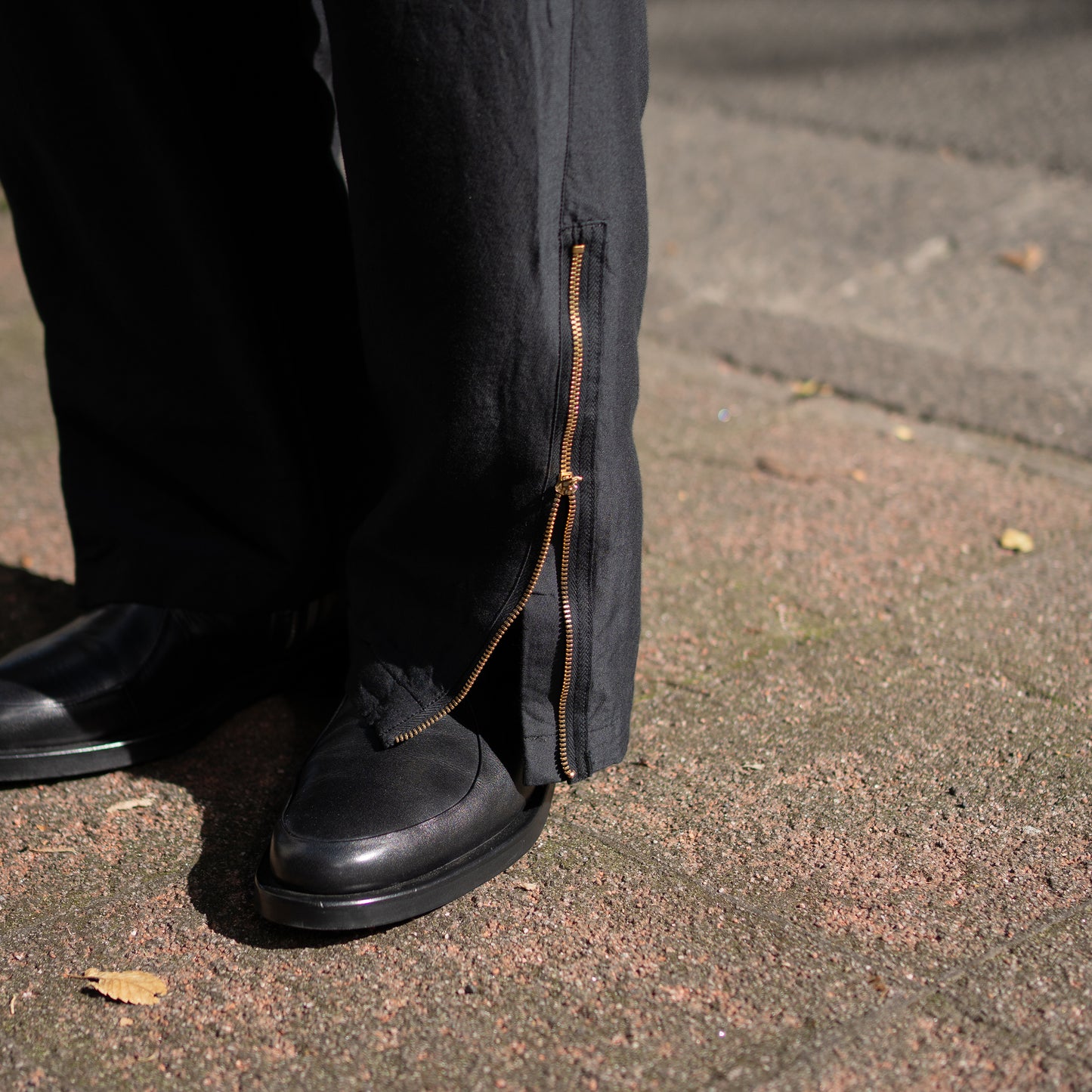 barbell object / zipper pt "black"