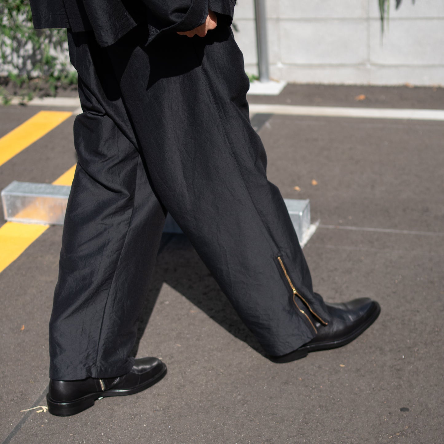 barbell object / zipper pt "black"