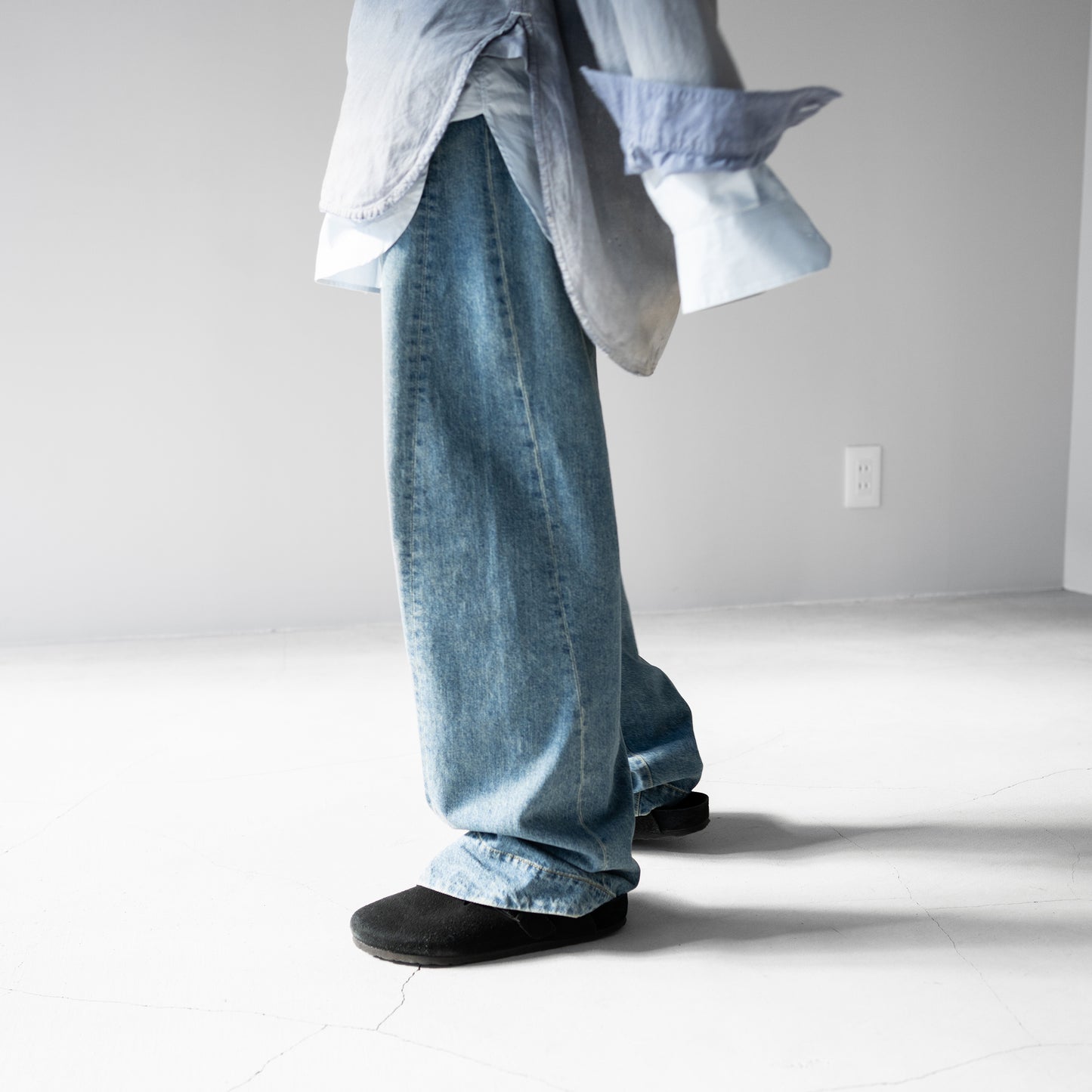 ssstein/ TWIST CUT DENIM JEANS "INDIGO"