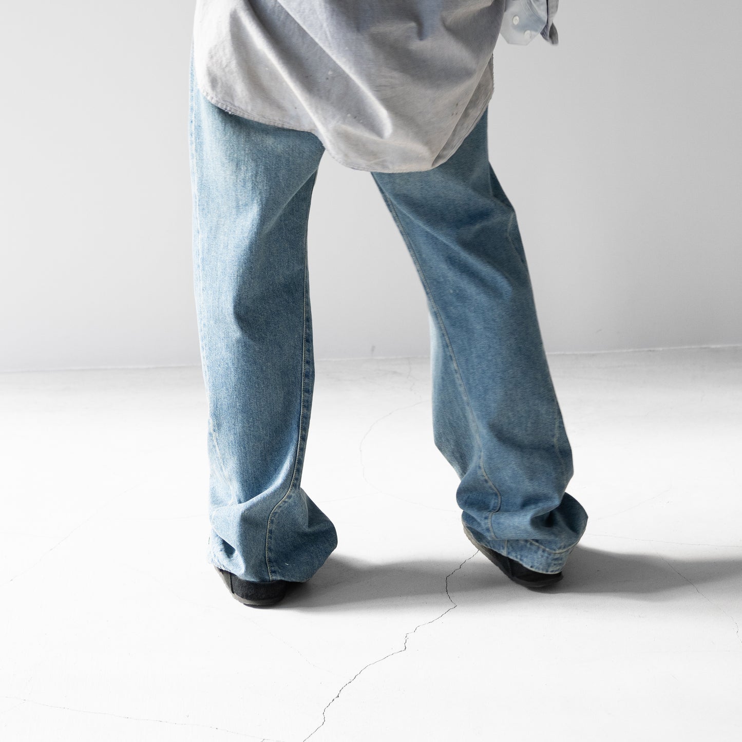 ssstein/ TWIST CUT DENIM JEANS "INDIGO"